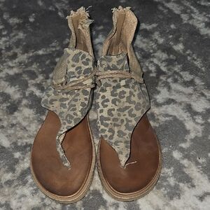 Very G Leopard Print Brown Sandals Size 8.5